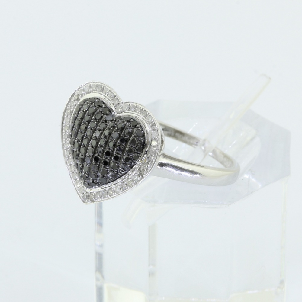 10k White Gold Black & White Diamond Heart Ring - Picture 2 of 6